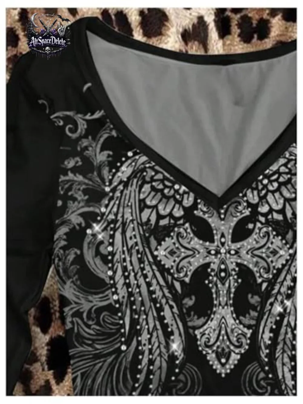 Long Sleeve V-Neck Graphic Tee Y2K Streetwear Fall Outfit_2